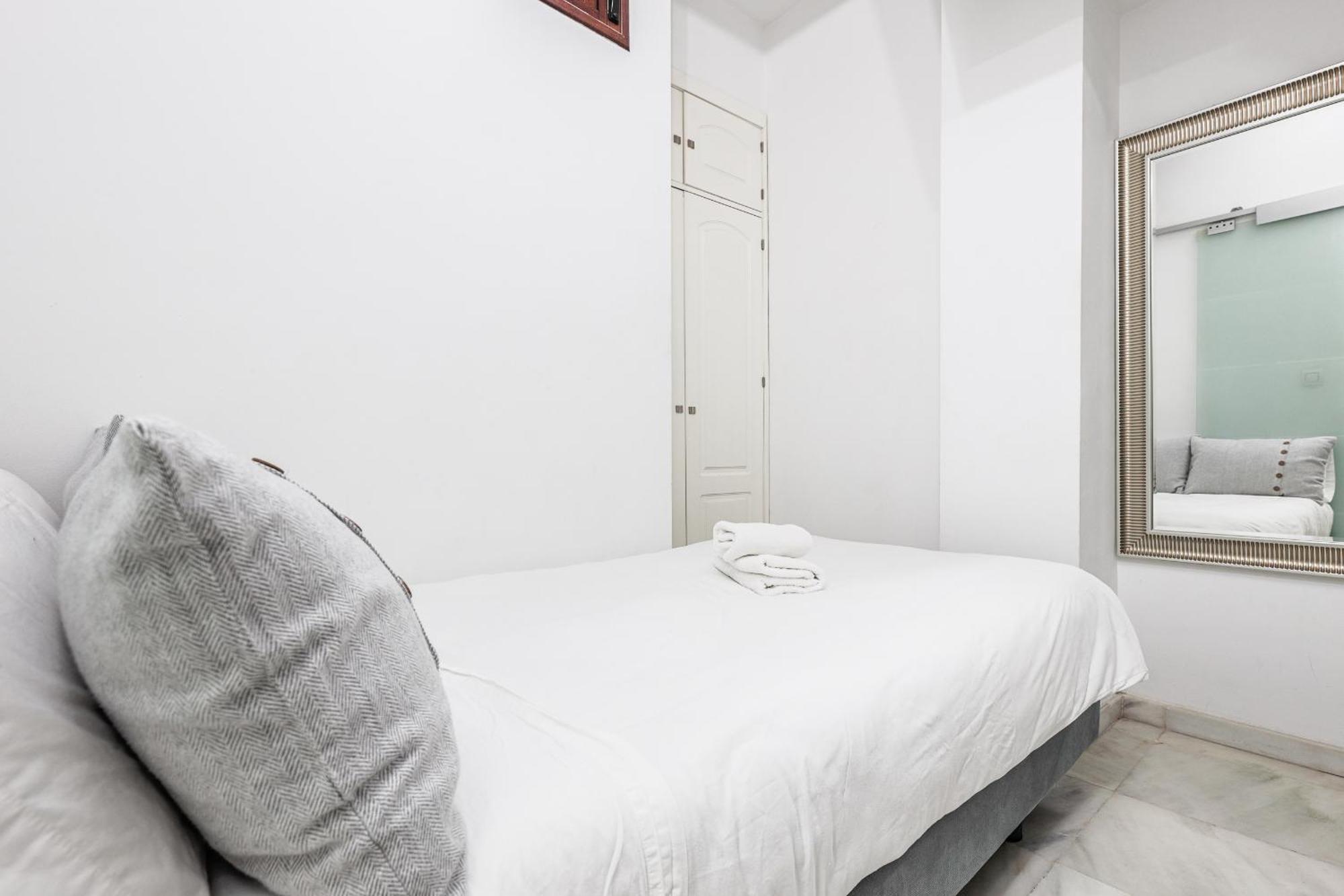 Bonito Duplex Con Terraza Calle Feria Appartement